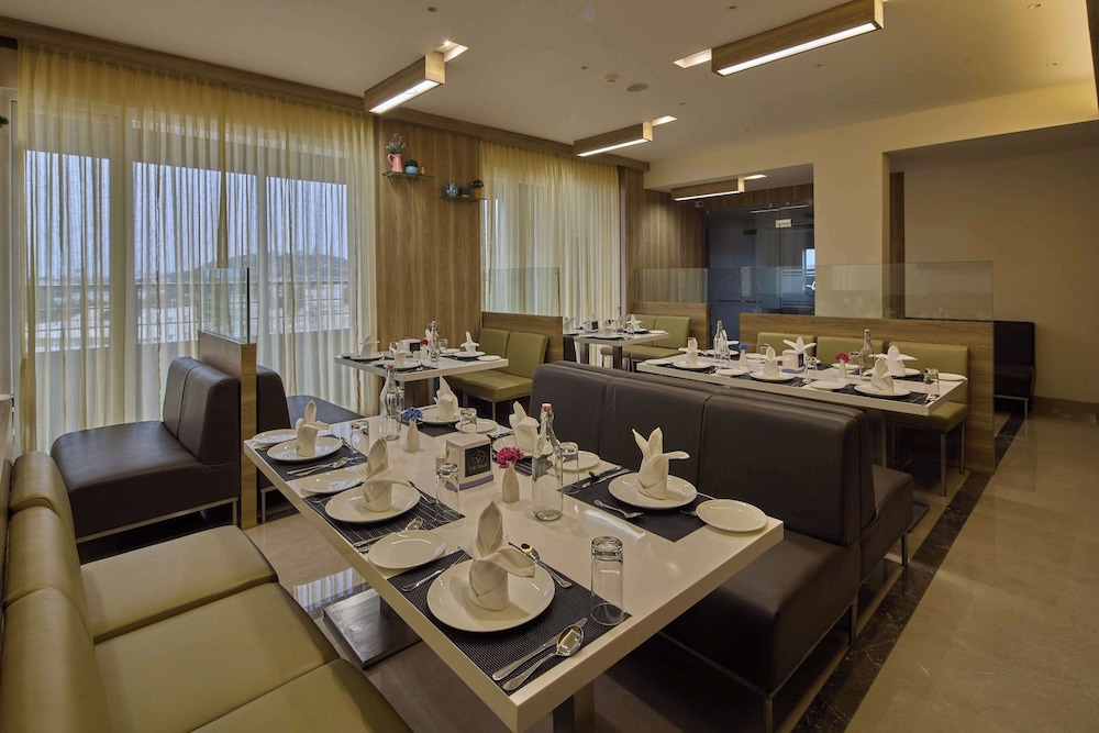 Grand Continent Hosur A Sarovar Portico Affiliate Hotel 35/47