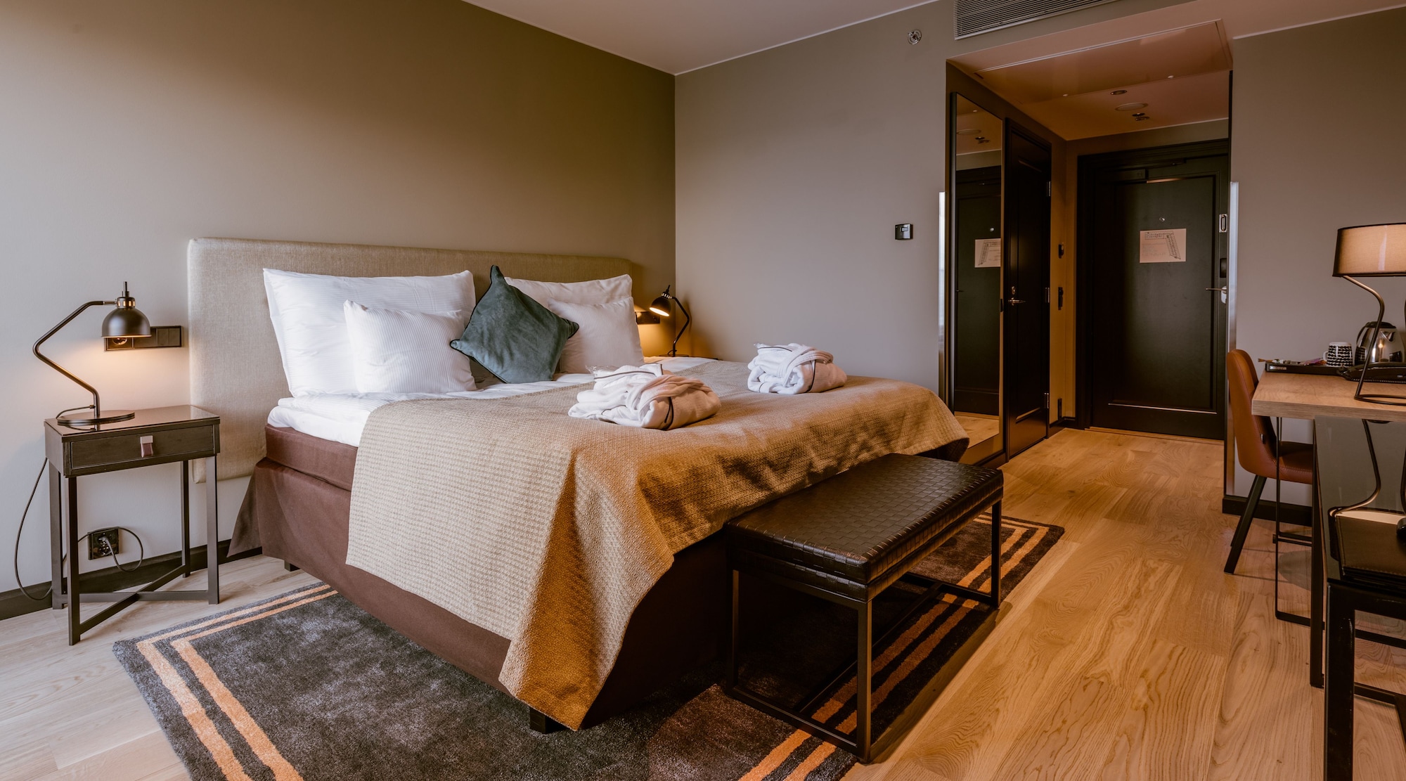 SUPERIOR, DOUBLE BED