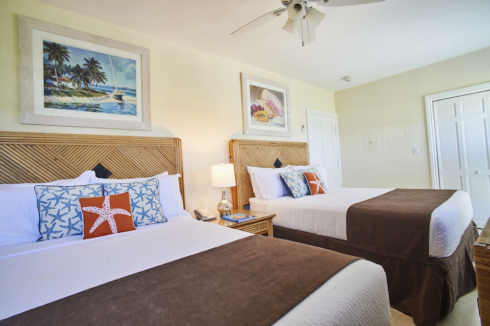 Sandyport Beaches Resort 16/77