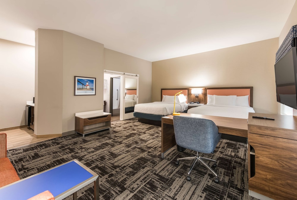 Hampton Inn and Suites Benton Harbor MI 35/47
