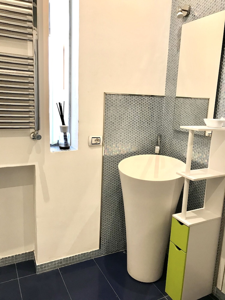 Room 110 46/50