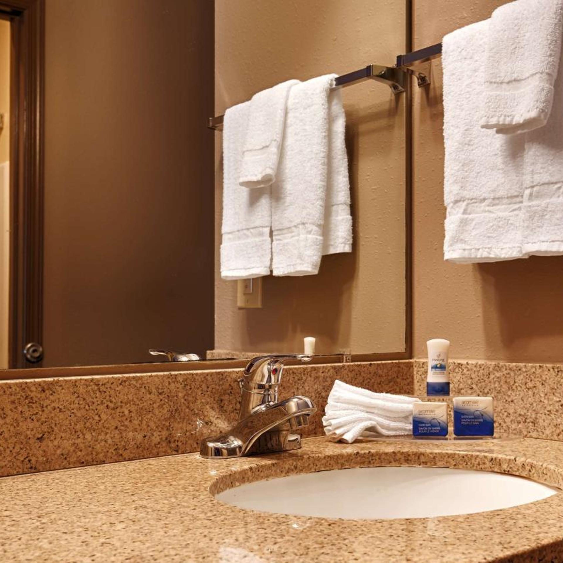 غرفة بسرير كينج بجاكوزي، Best Western Carlisle 8/8