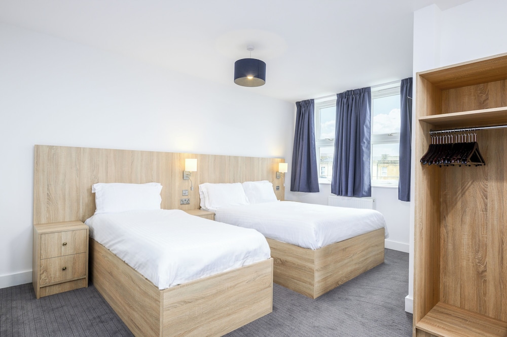 The Sandringham Hotel 18/48