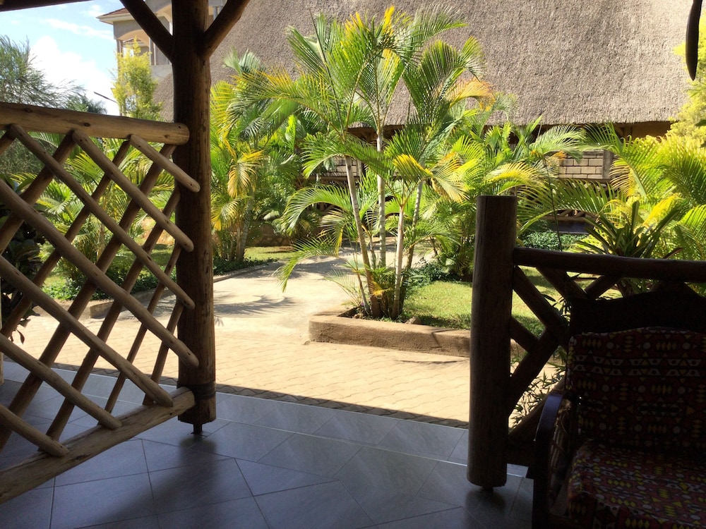 African Roots Guesthouse 43/47