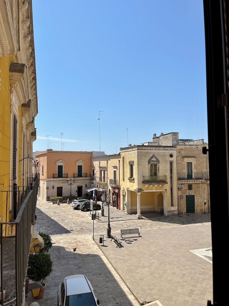 Palazzo De Castro 74/78