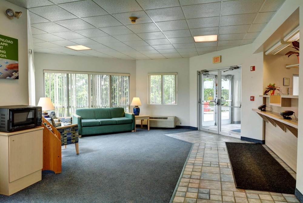 Motel6 Warwick, RI - Providence Airport - I-95 25/38