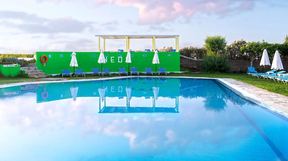 Neon Hotel in HERSONISSOS