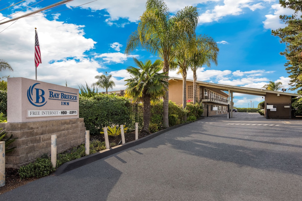 Bay Breeze Inn 49/56