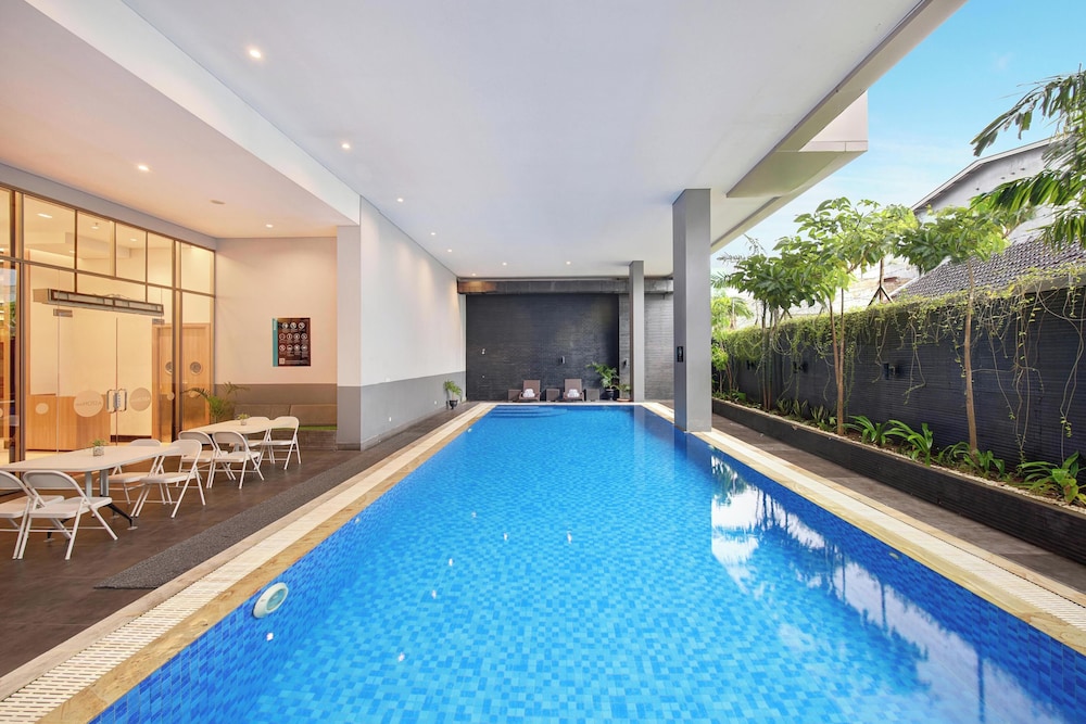 Aston Inn Pantai Losari Makassar 40/55