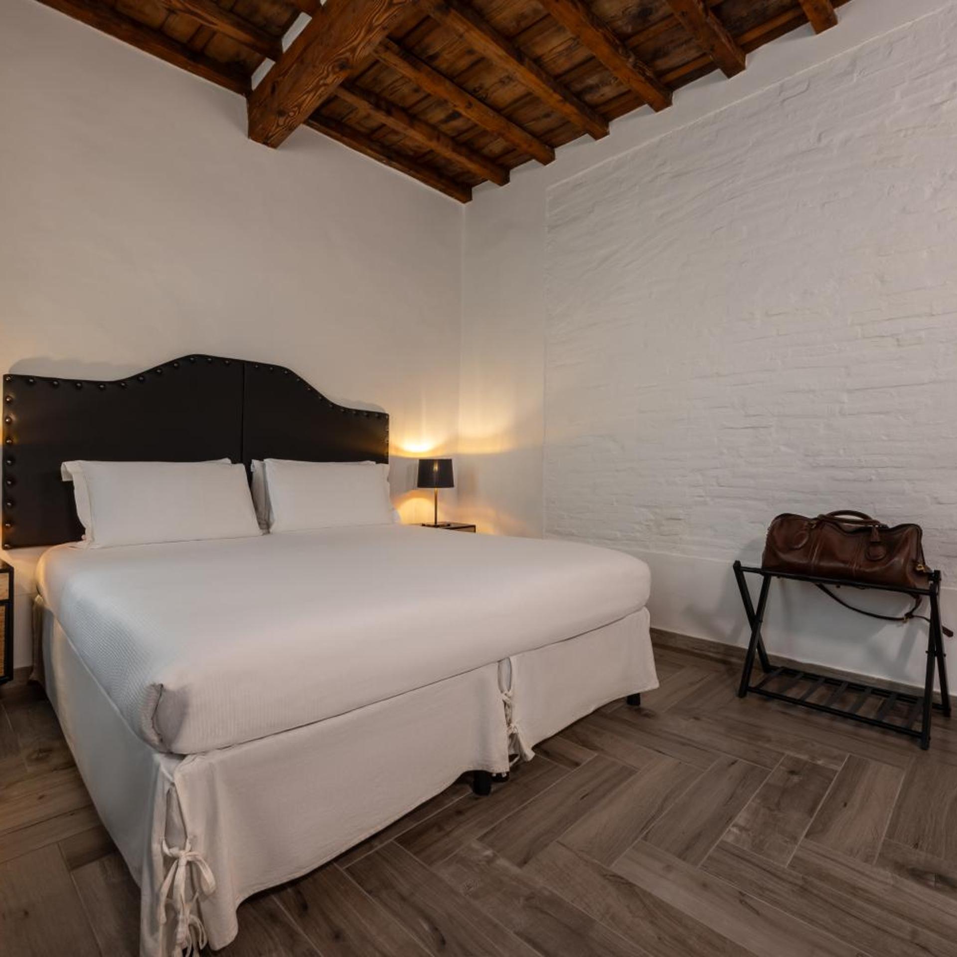 شقة، Hotel Globus 4/10