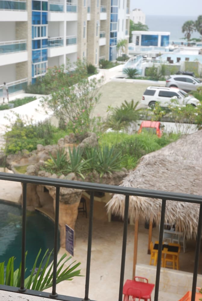 E And J Beach Condos 23/35