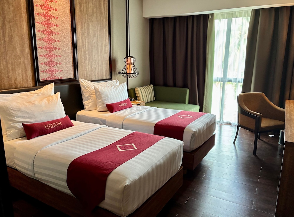 Emersia Hotel and Resort Batu Sangkar 7/16