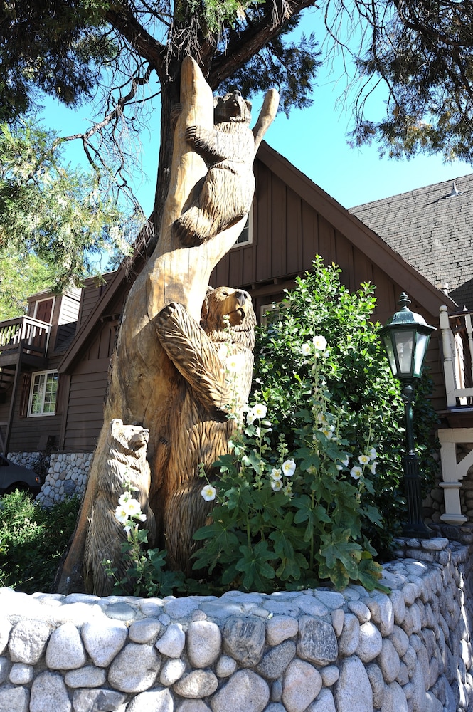 Saddleback Inn 5/44