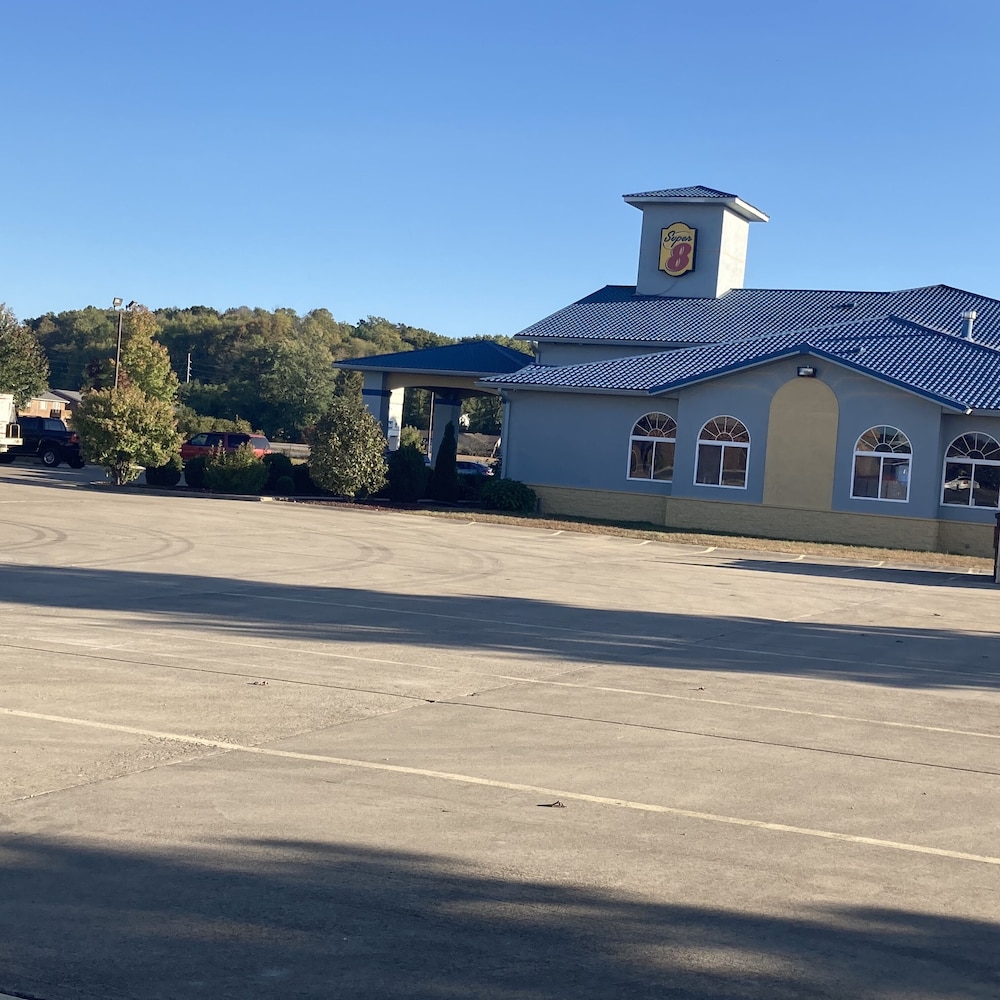 Super 8 By Wyndham Martinsville 9/30