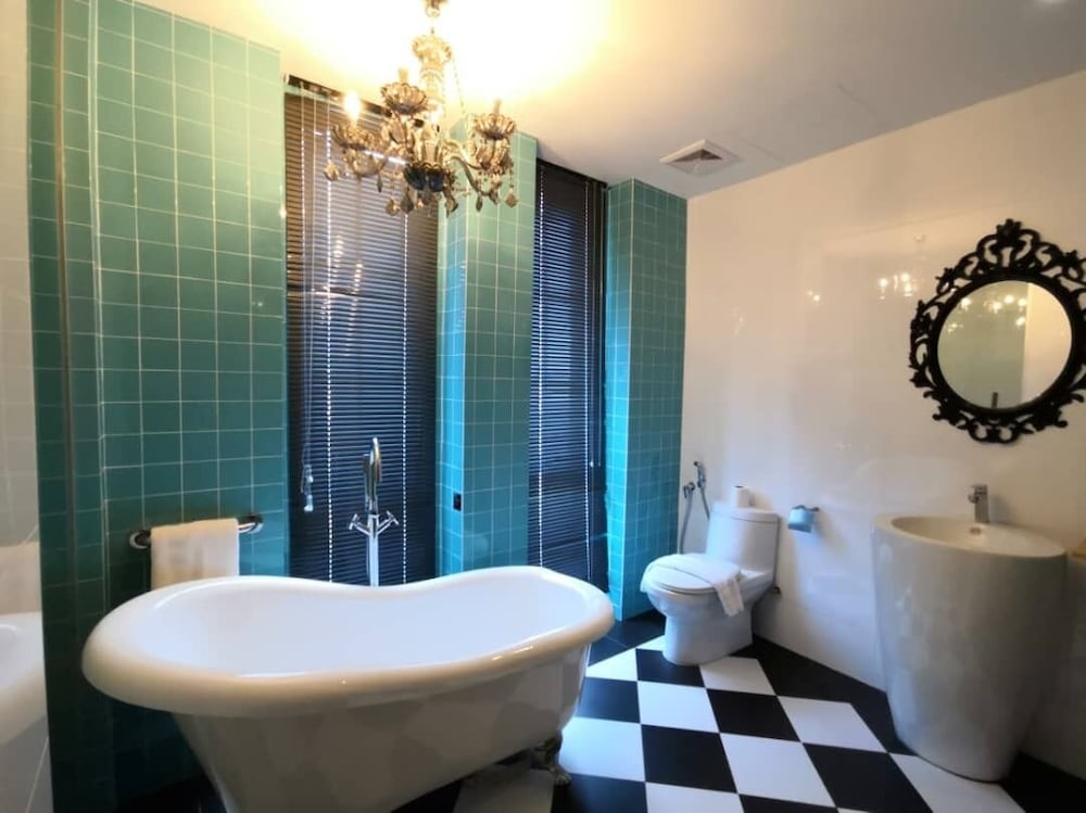 Havona Boutique Hotel at Mount Austin 32/48