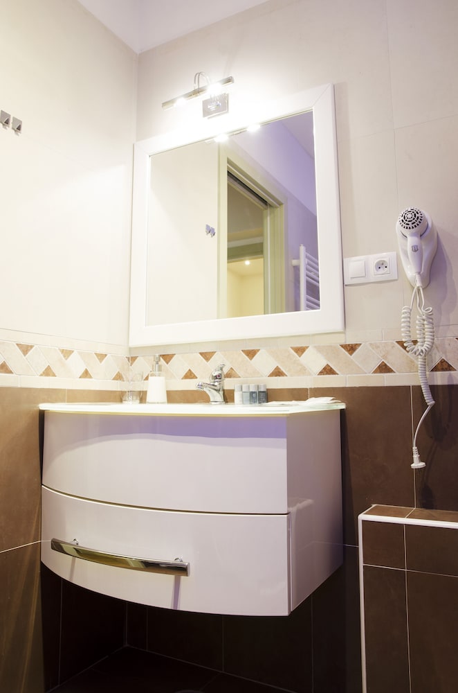 Dolce Vita Suites Hotel 45/48