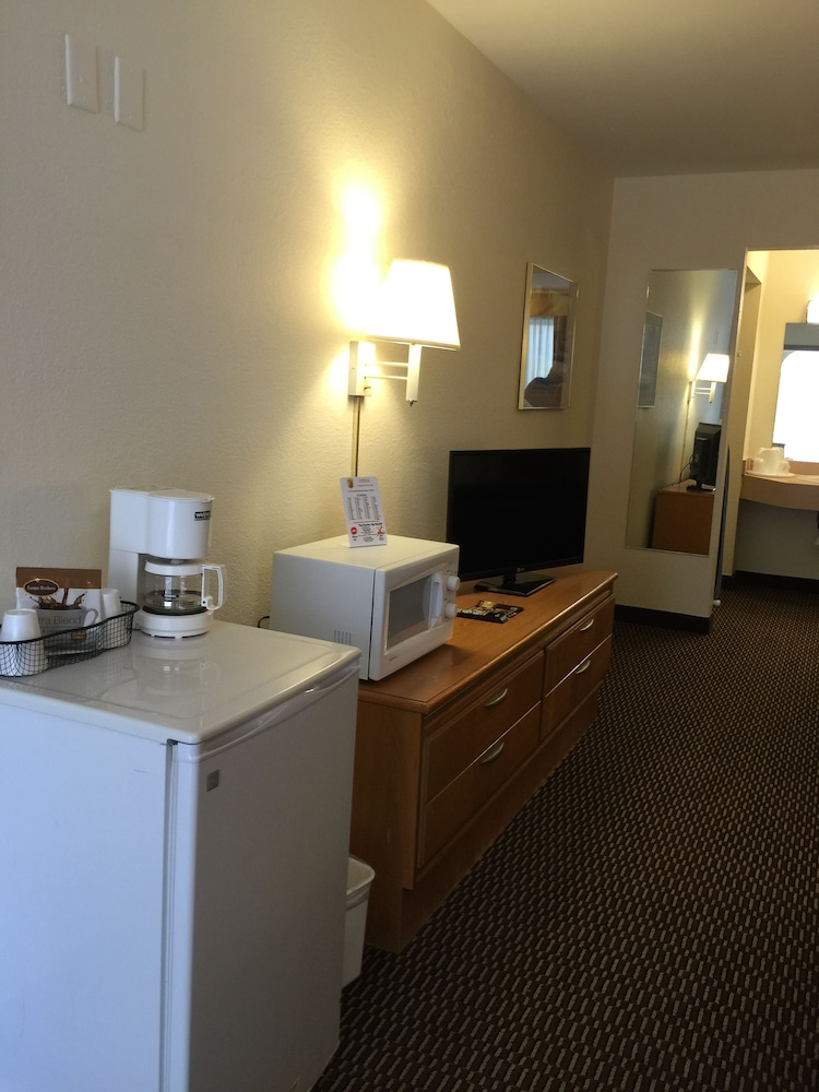 Red Lion Inn & Suites Junction City 23/29