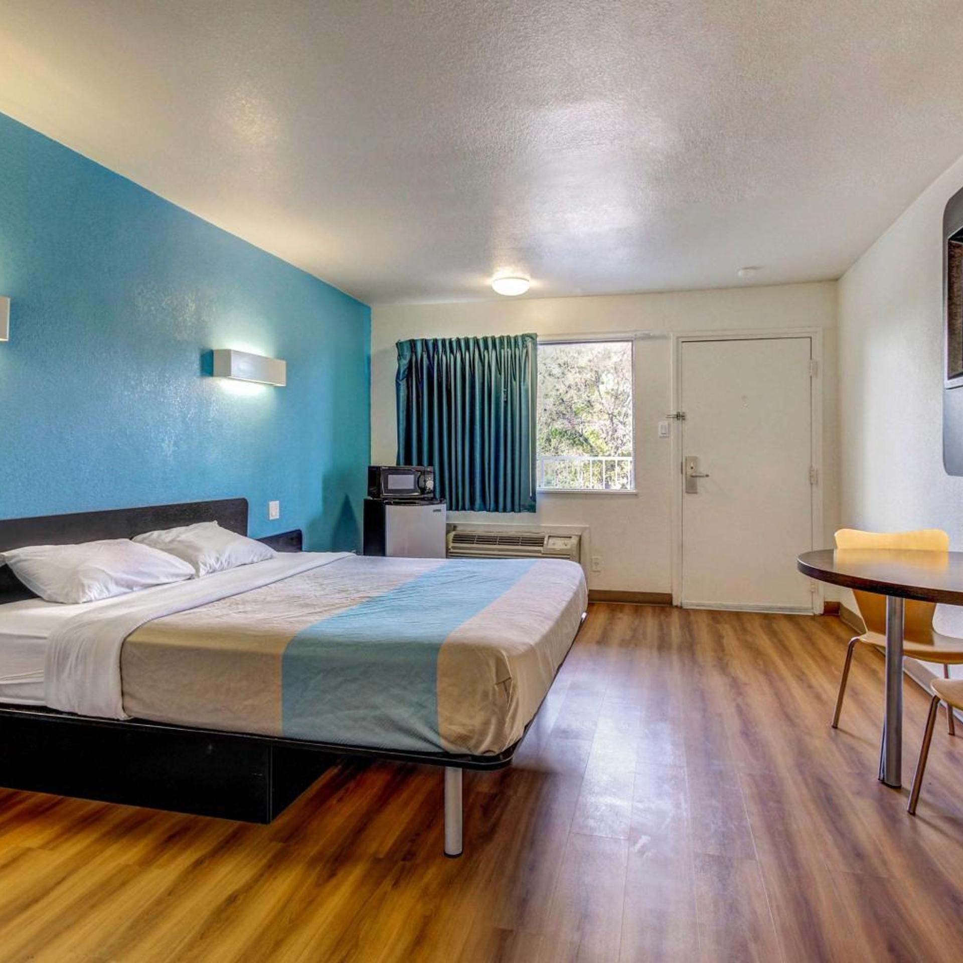 1 King Bed - Mobility Accessible Tub, Nsmk
