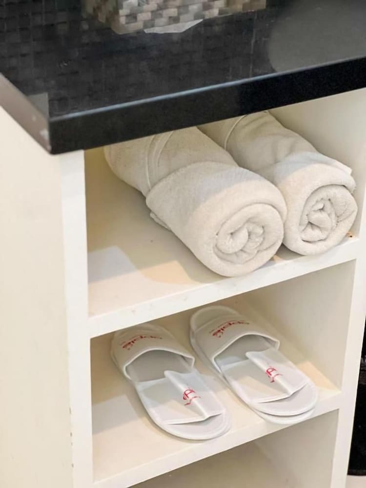 Apple Suite Apartment 29/56