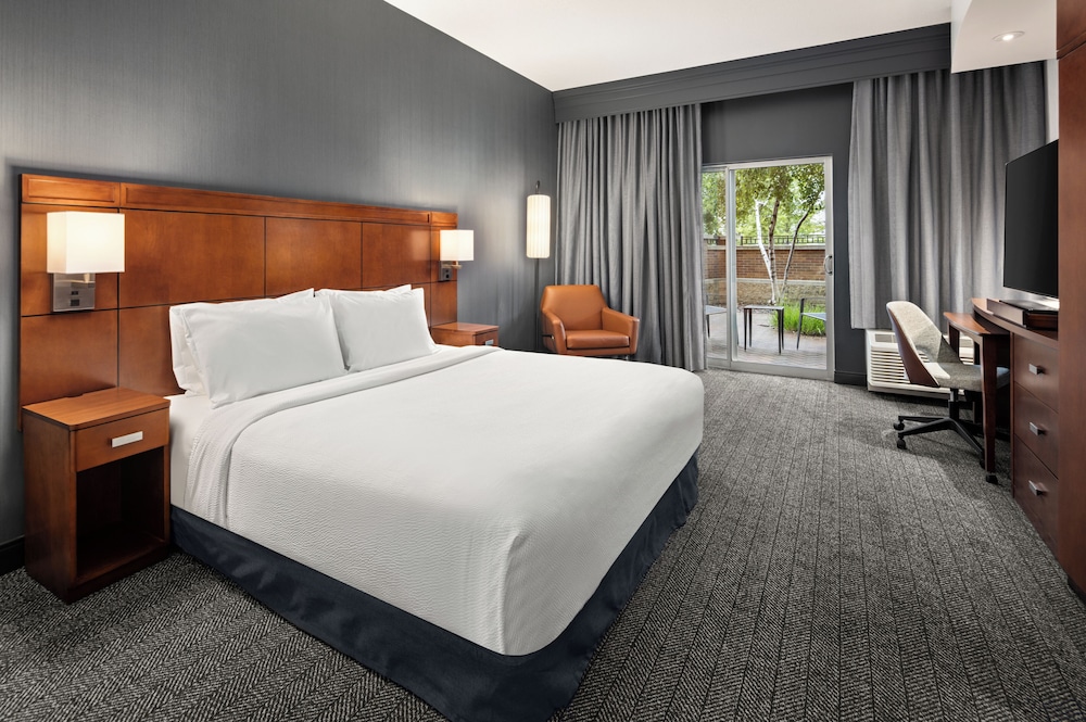 Courtyard by Marriott Minneapolis Maple Grove/Arbor Lakes 22/70