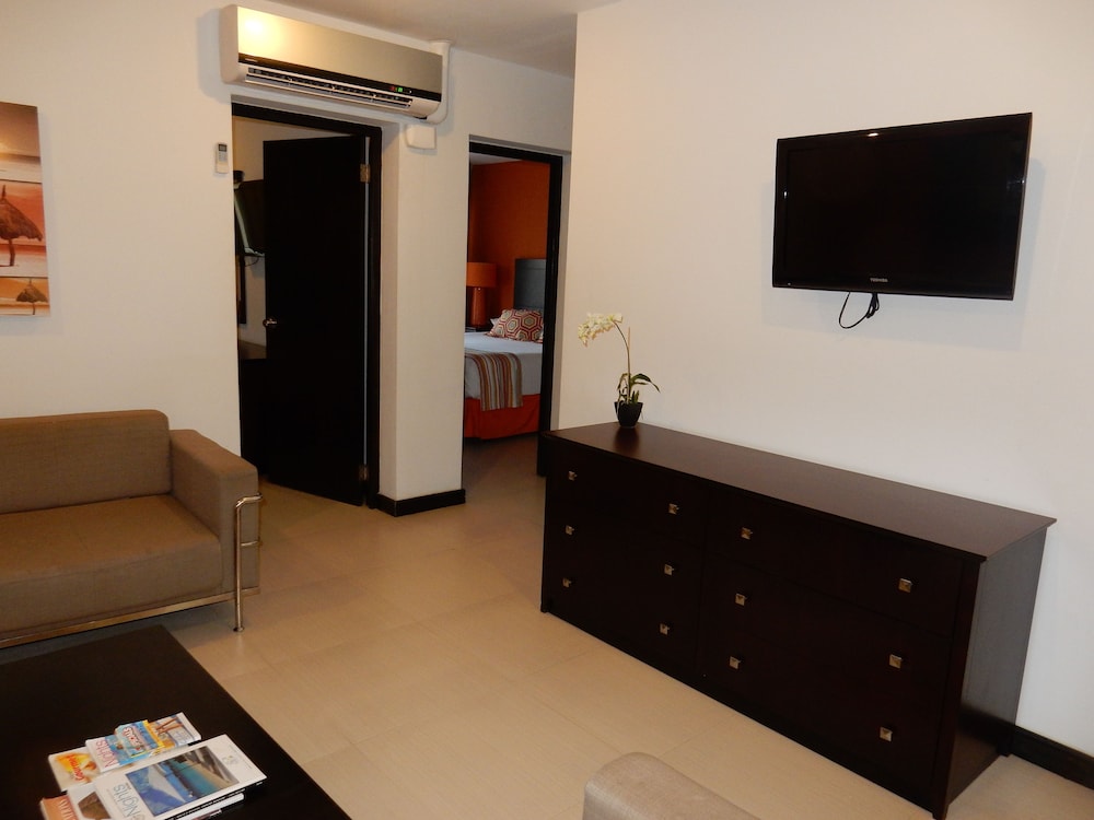 Voco Surfside Aruba by IHG 41/90