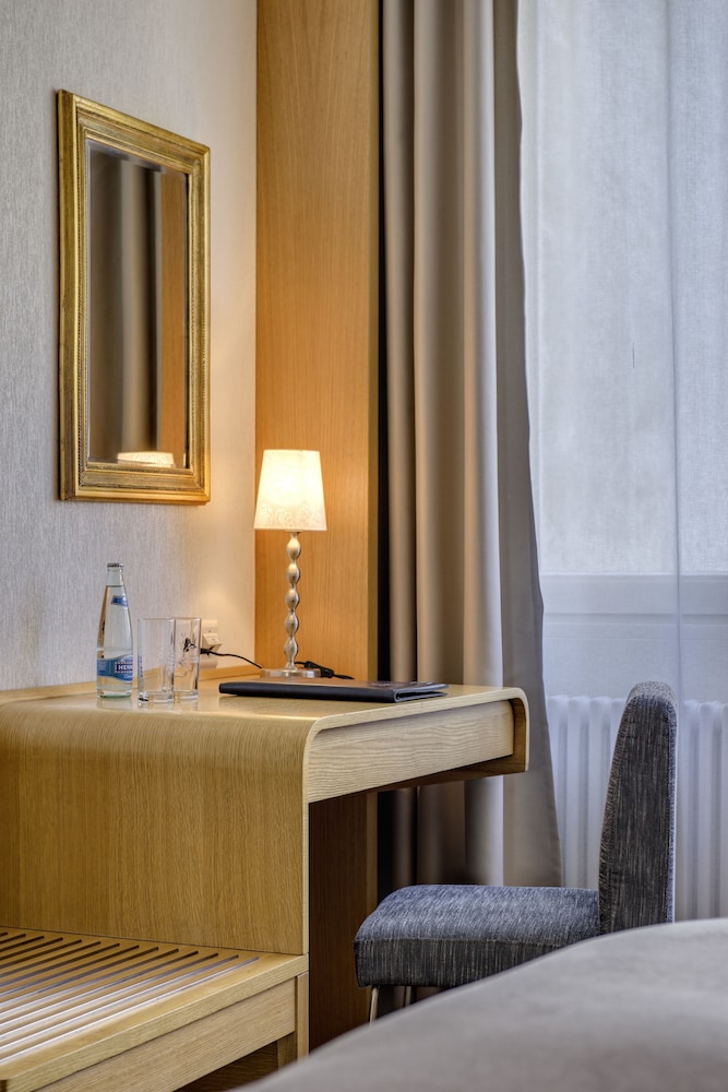 Hotel Continental 44/45