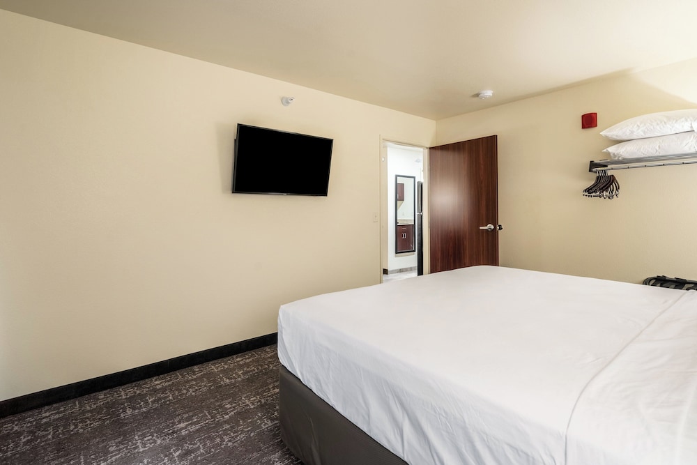 SUITE, KING BED, SOFA