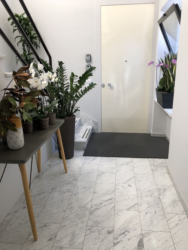 200 Rooms And Terrace 42/54