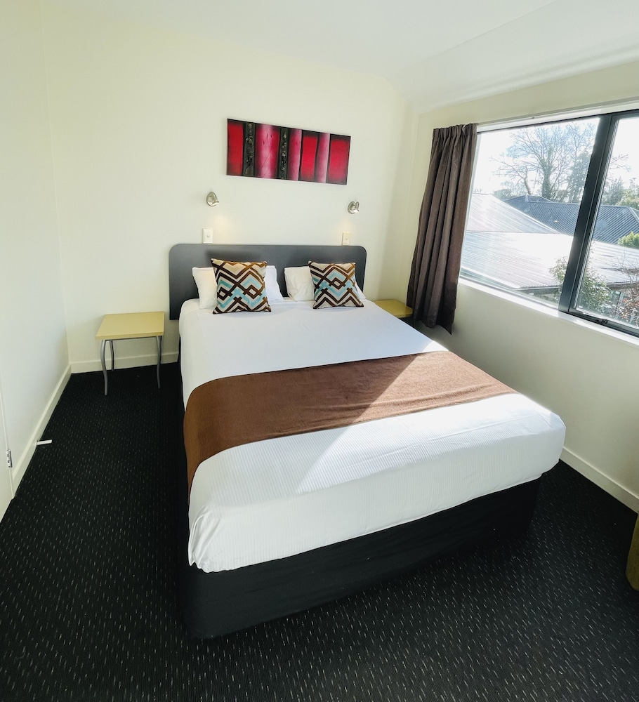 298 Westside Motor Lodge 16/41