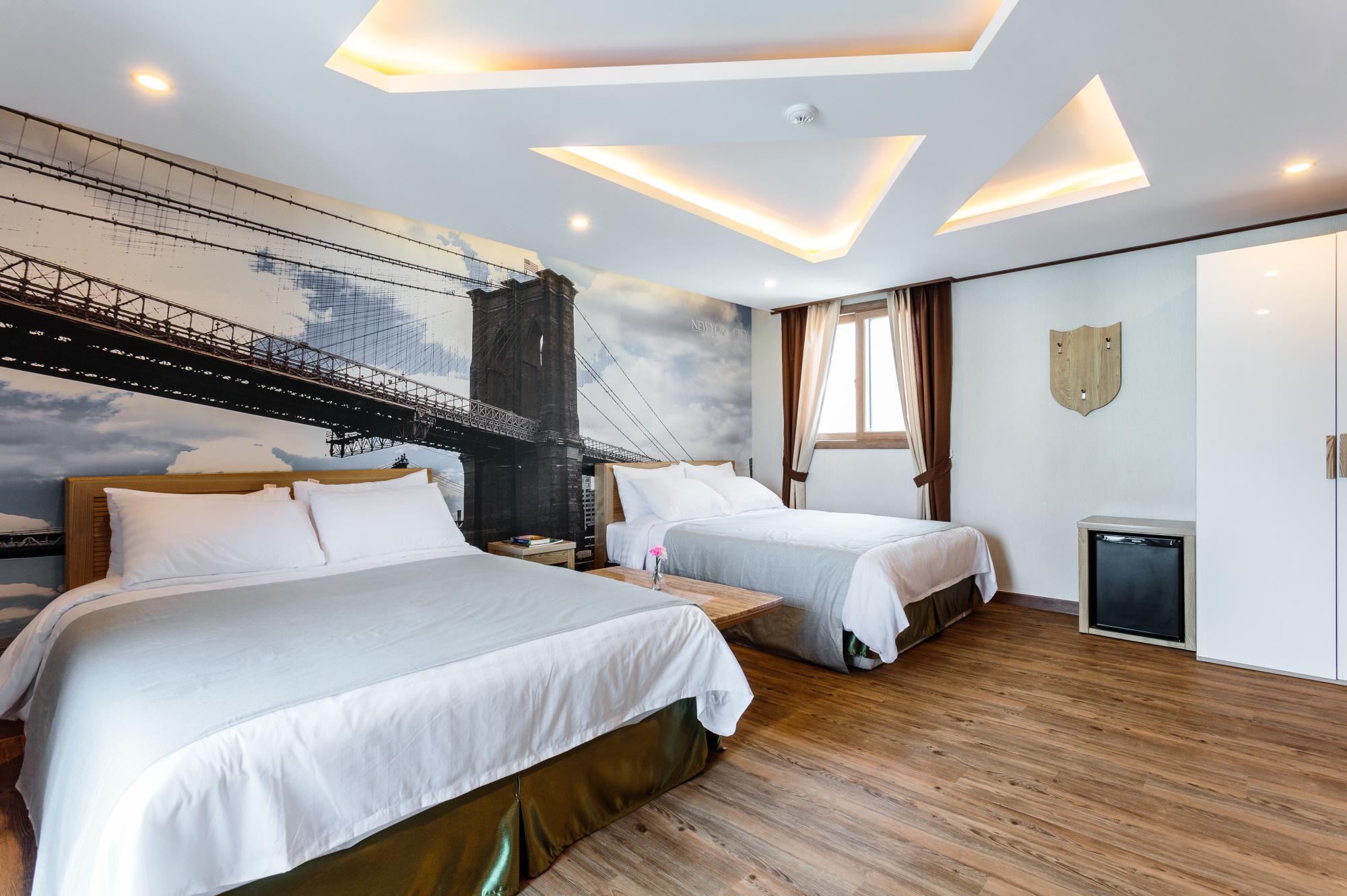 Rex Hotel 18/37