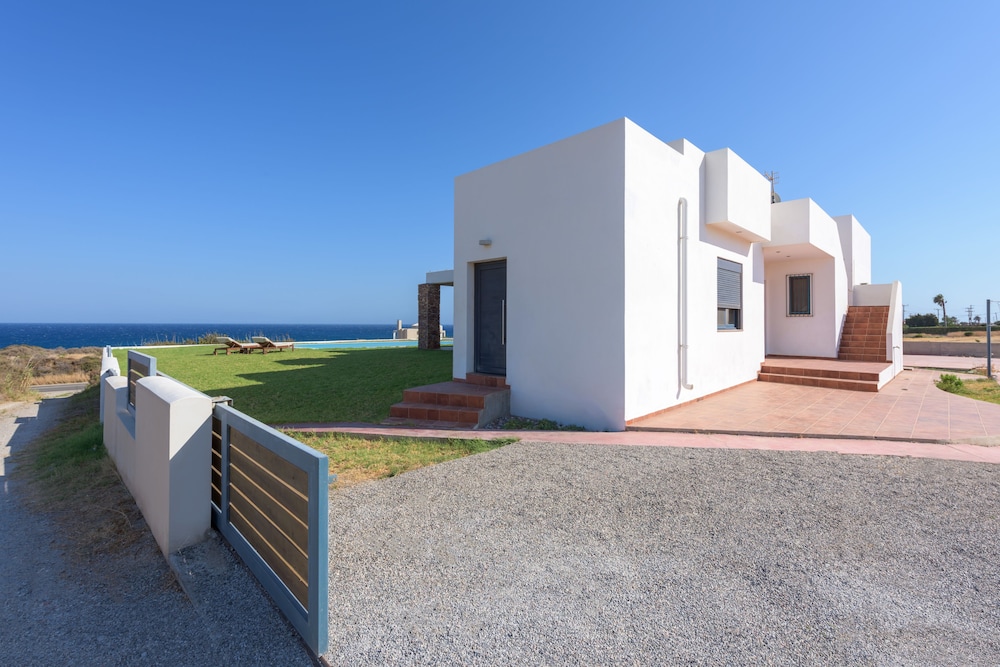 Cristelia Luxury Sea Front And Pool Villa 38/41