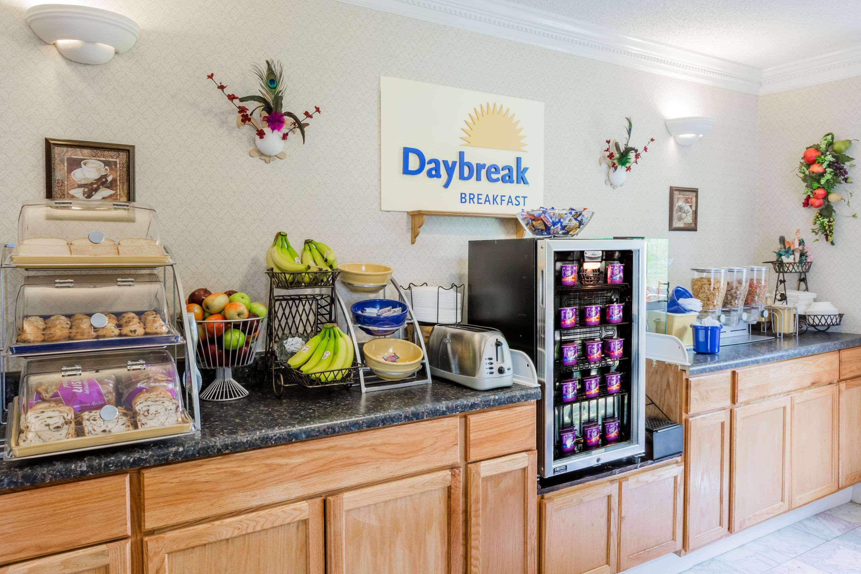Days Inn by Wyndham Oneonta AL 2/18