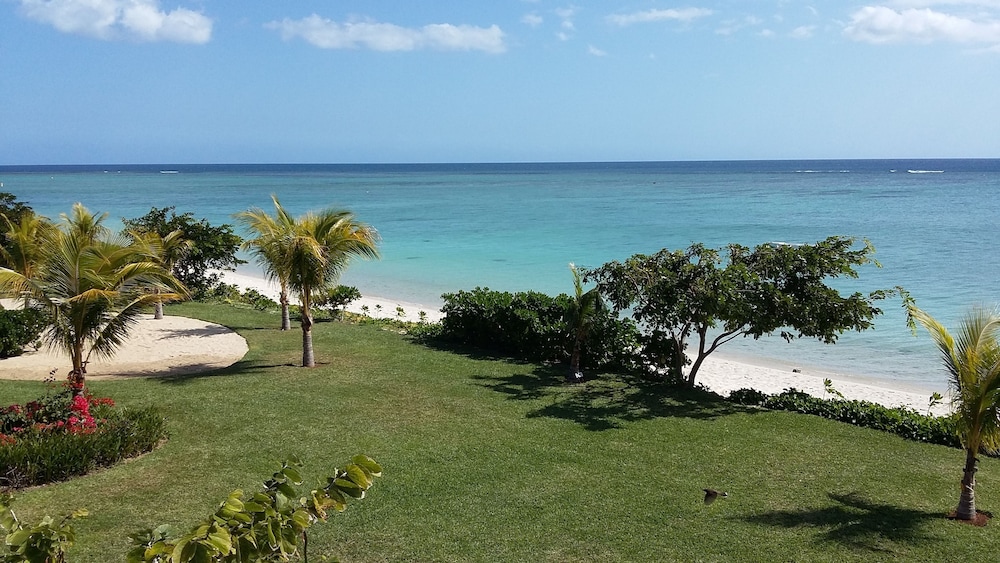 Villasun Seafront Apartment at Cap Ouest 19/29