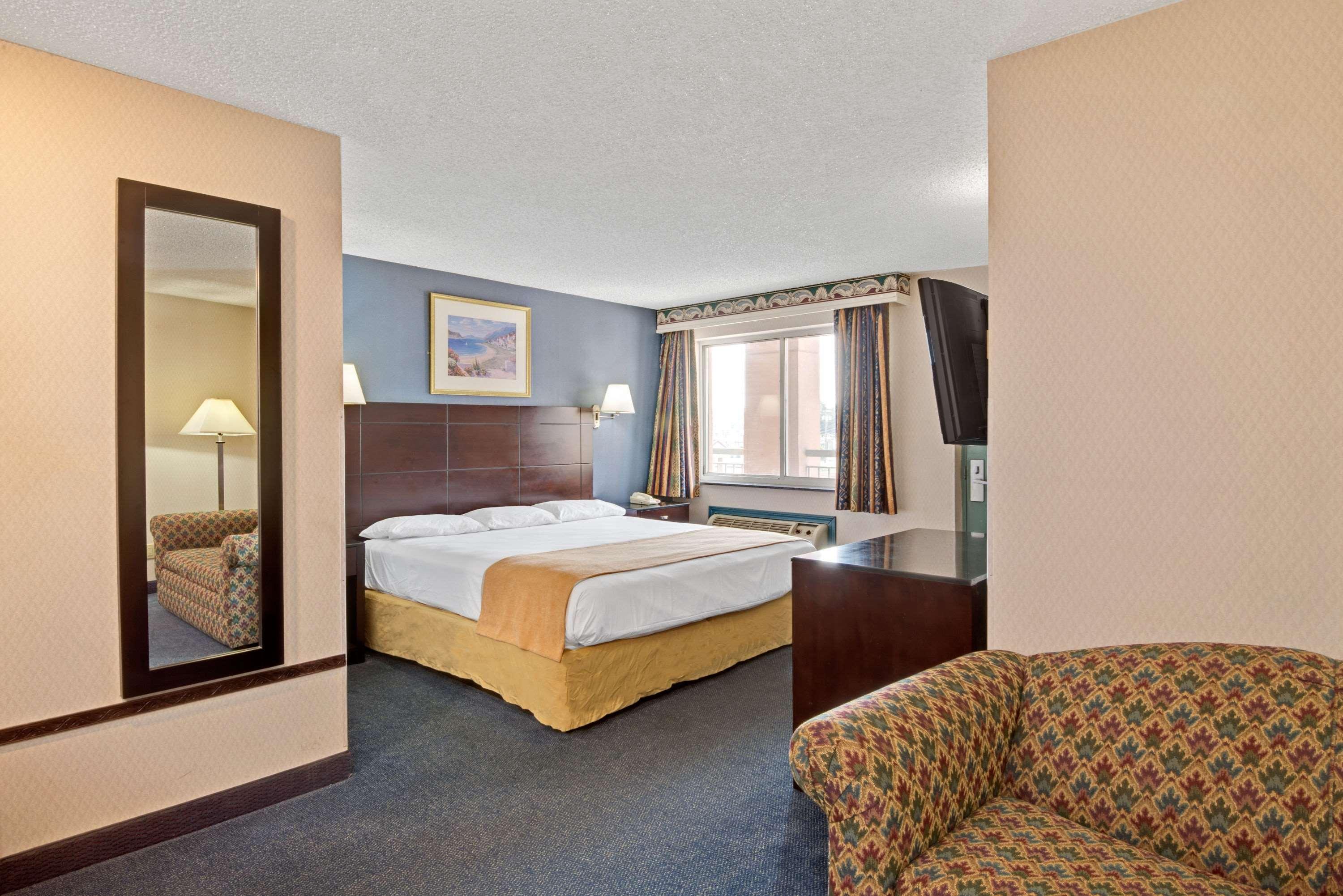 Super 8 By Wyndham Milford/New Haven 18/27