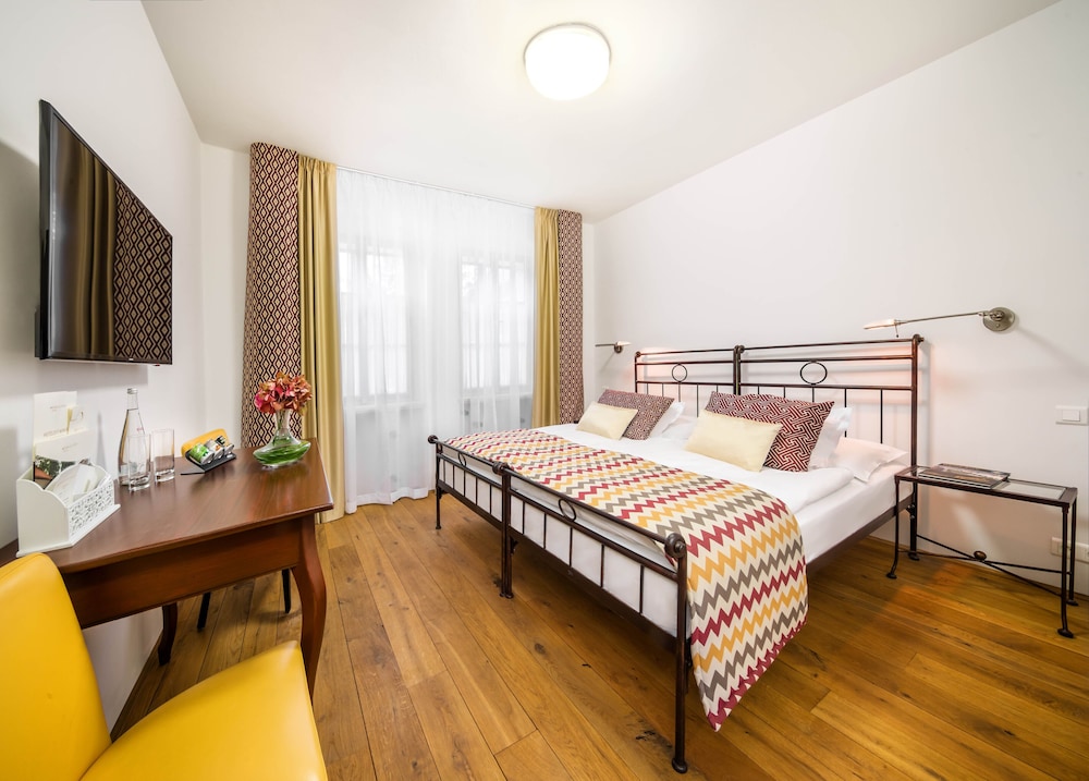 Bellevue Hotel Karlov 24/66