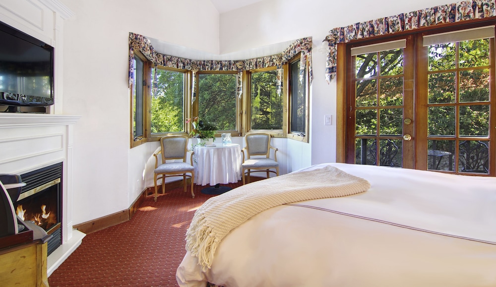 Babbling Brook Inn 24/70