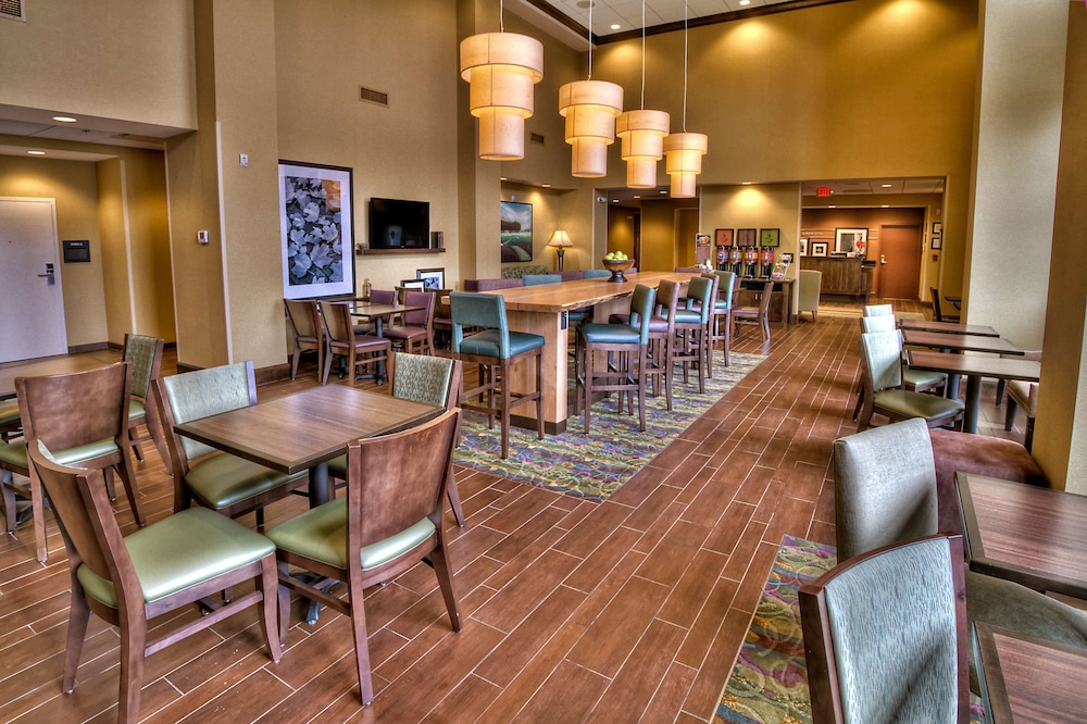 Hampton Inn And Suites Rochester/Henrietta 37/60