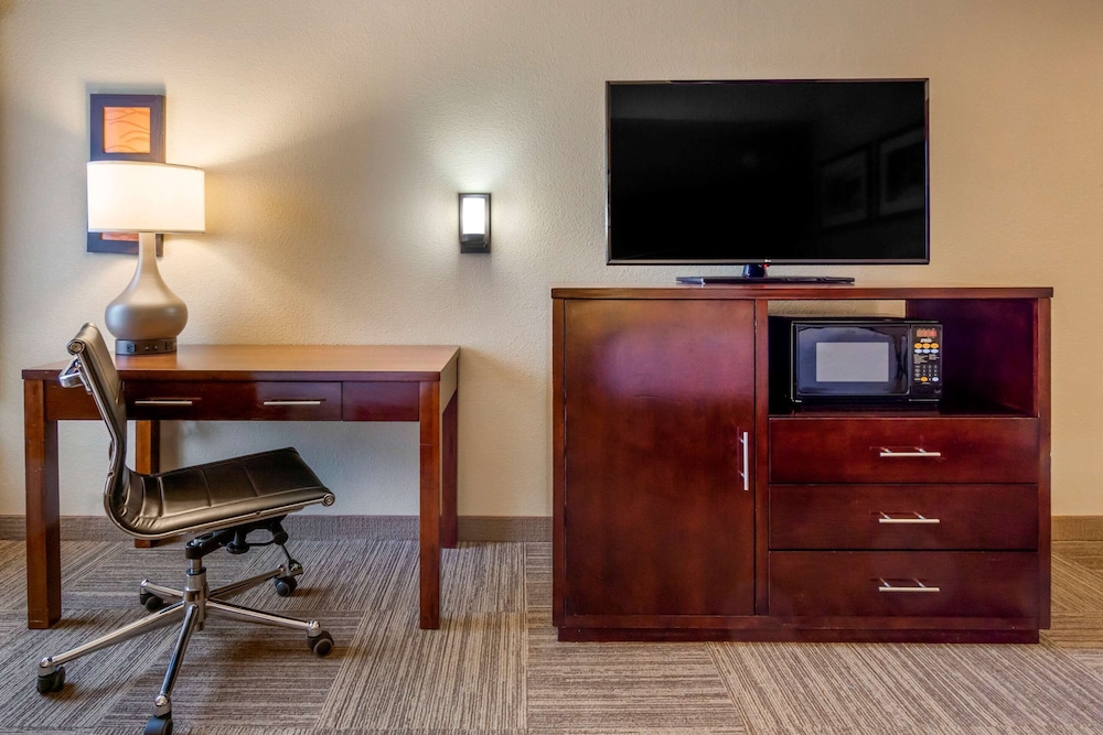 Comfort Inn & Suites Sea-Tac Airport 36/38