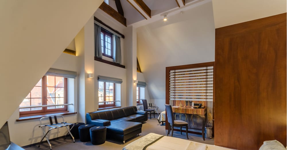 Celestin Residence 33/50