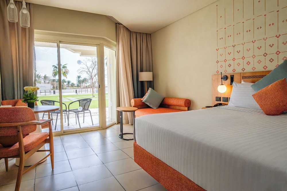 Superior, King Bed, Beach Side, Pool View
