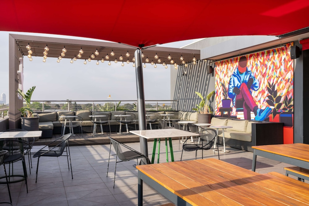 Radisson RED Hotel, Johannesburg Rosebank 57/75