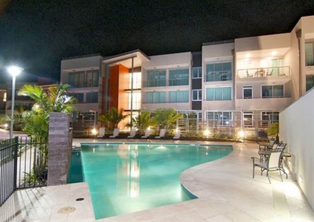 Peninsula Airlie Beach 4/50