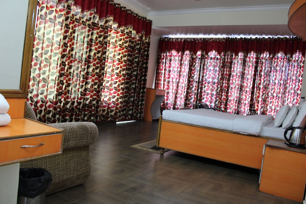 HOTEL PRESIDENT 36/49
