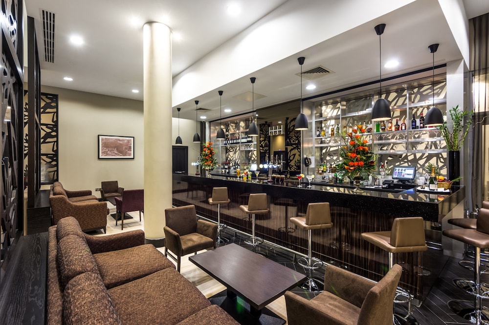 Heston Hyde Hotel 36/43