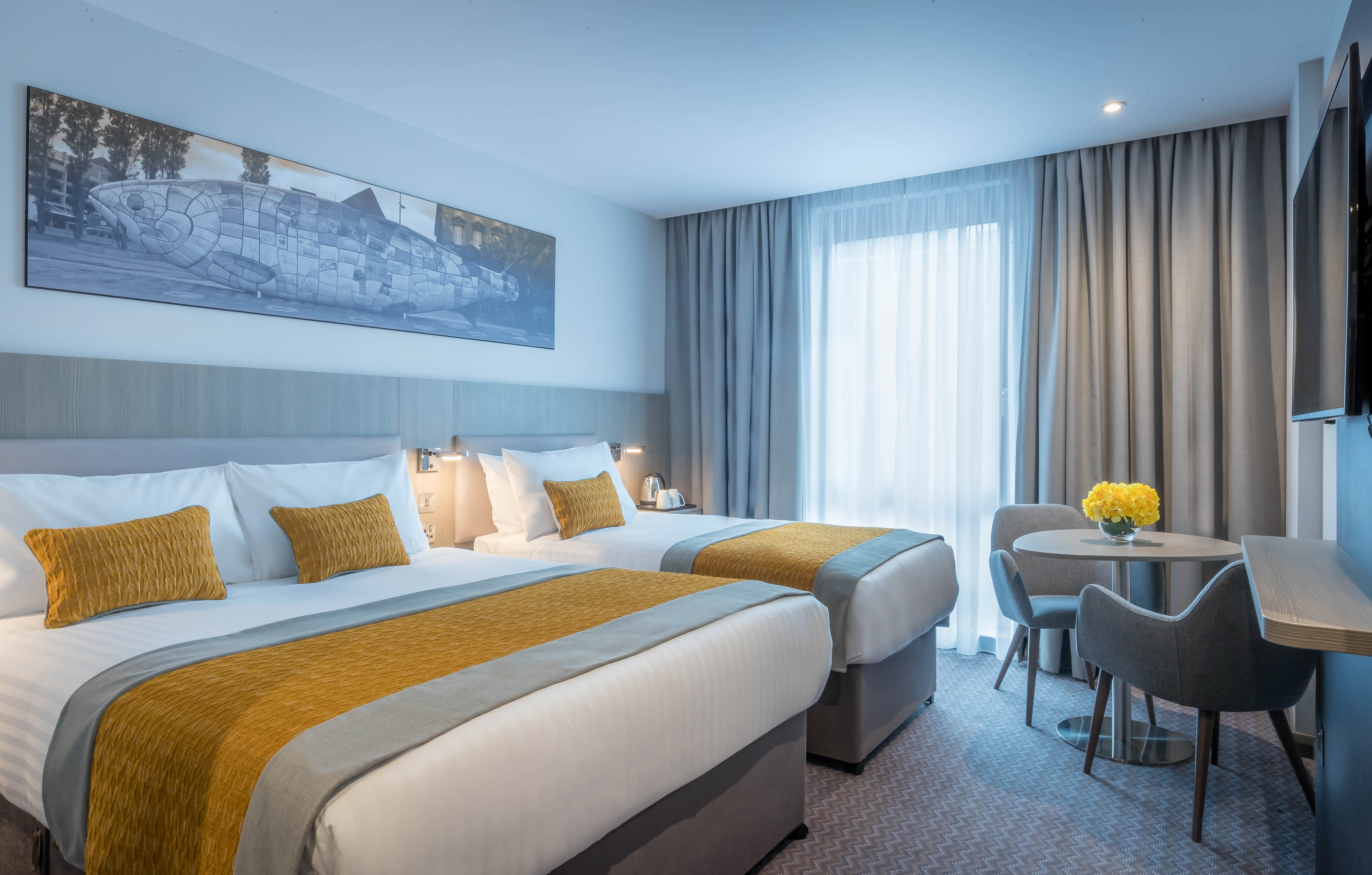 DELUXE, 1 DOUBLE AND 1 SINGLE BED