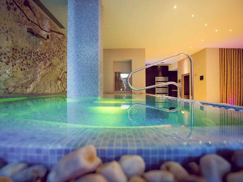 swimming pool spa