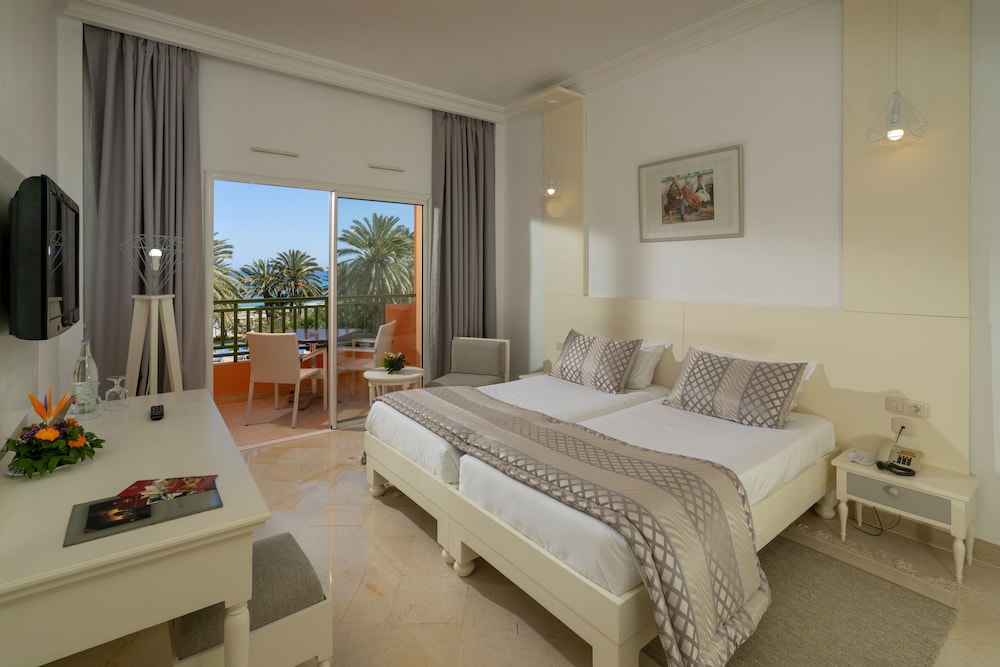 ROOM, DOUBLE OR TWIN BED, GARDEN VIEW