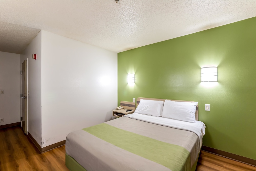 Motel6 San Antonio, TX - South 28/58