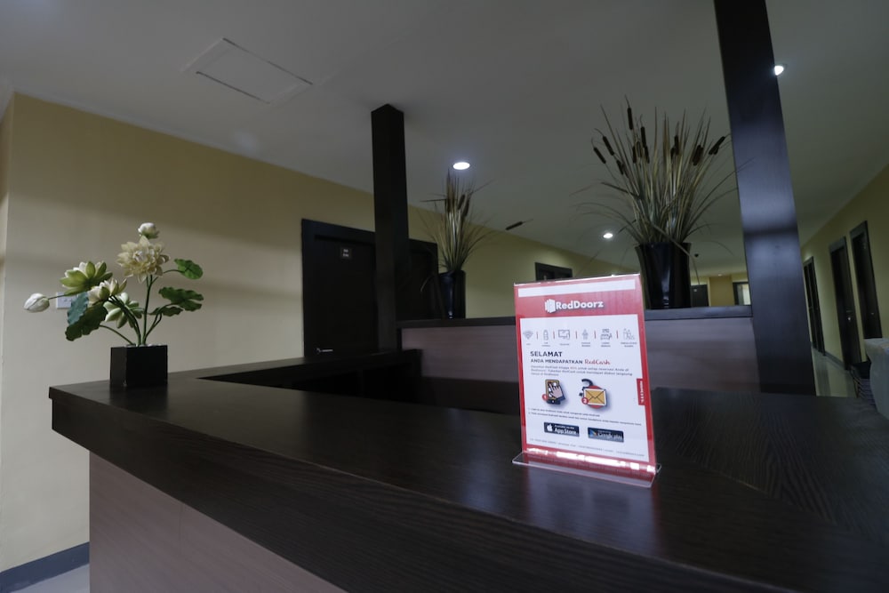 Reddoorz Near Itc Cempaka Mas 6/54