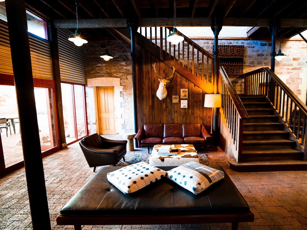 PRAIRIE HOTEL 27/39